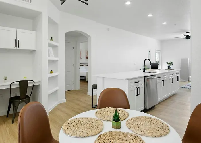 Cozysuites By The Stadium W Pool 09 Apartment Glendale