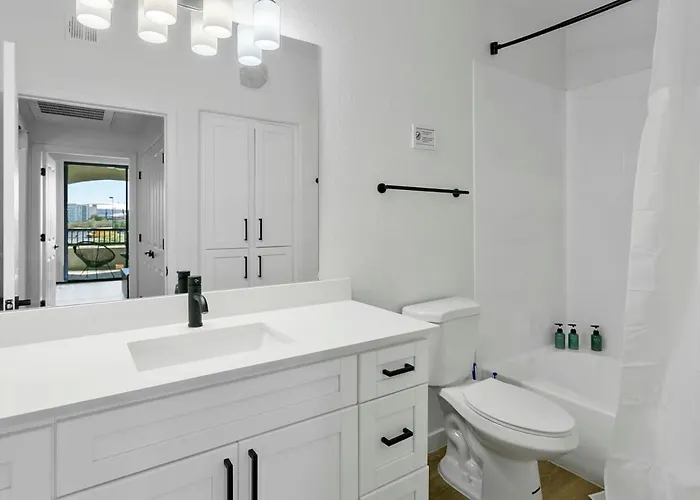 Cozysuites By The Stadium W Pool 09 Apartment Glendale